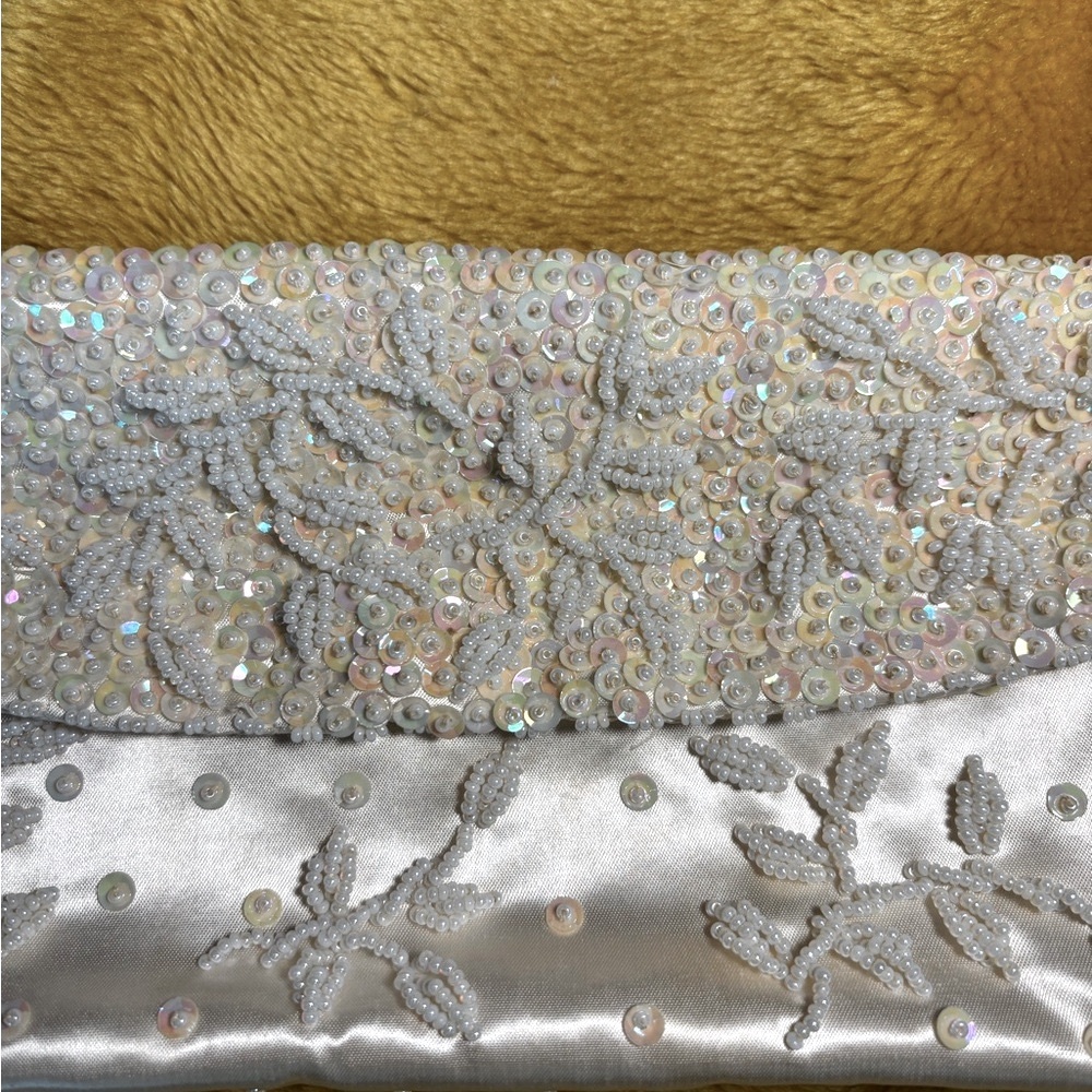 True Vintage Ladies Cream Iridescent Clutch with Shimmery Finish Sequins & Beads - Picture 4 of 6